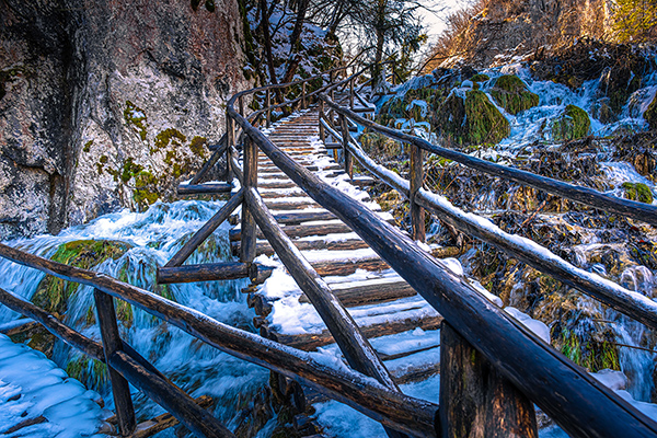 Croatia_Mountains_Bridges_Snow_Stairs