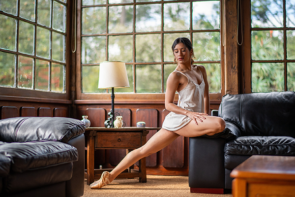 Vero_Ballet_Sofa_Legs_Pose_Dress