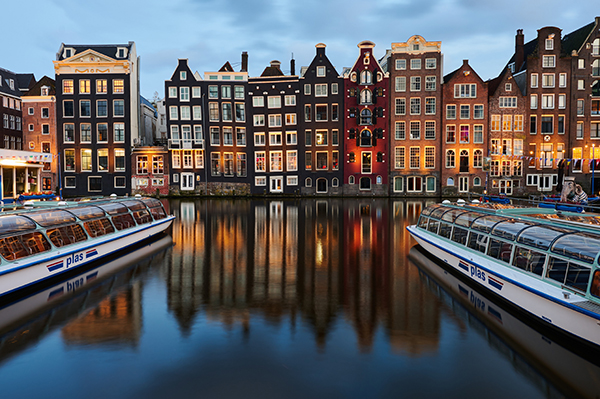 Netherlands_Houses_Riverboat_Amsterdam_Canal
